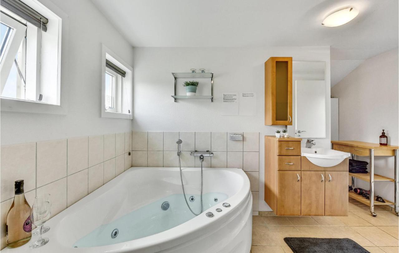 Cozy Home In Tarm With Kitchen מראה חיצוני תמונה