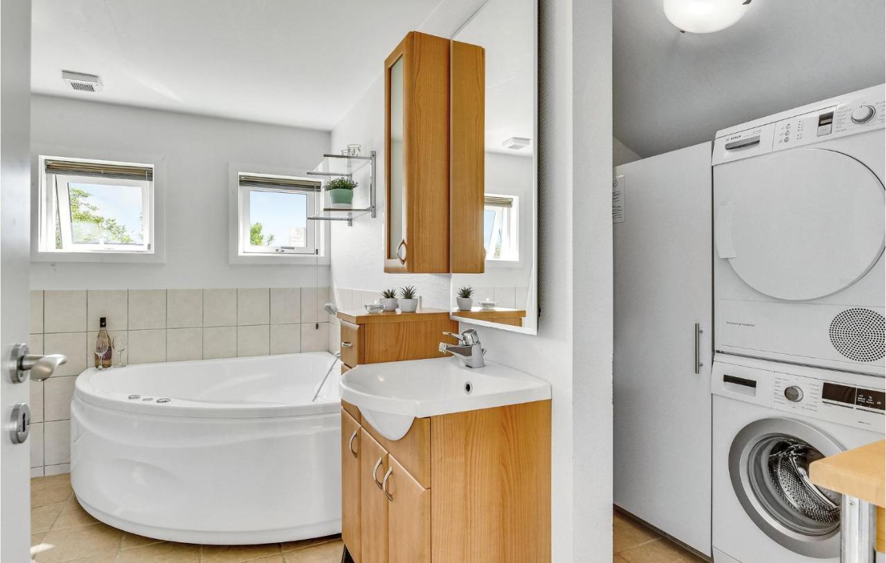 Cozy Home In Tarm With Kitchen מראה חיצוני תמונה